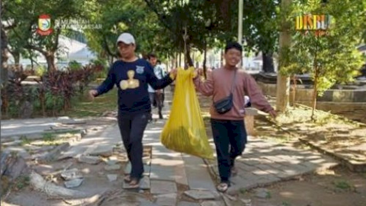 Dinas Kebudayaan Makassar Turun ke Taman Macan pada World Cleanup Day 2025, Ajak Warga Pelihara Ruang Publik