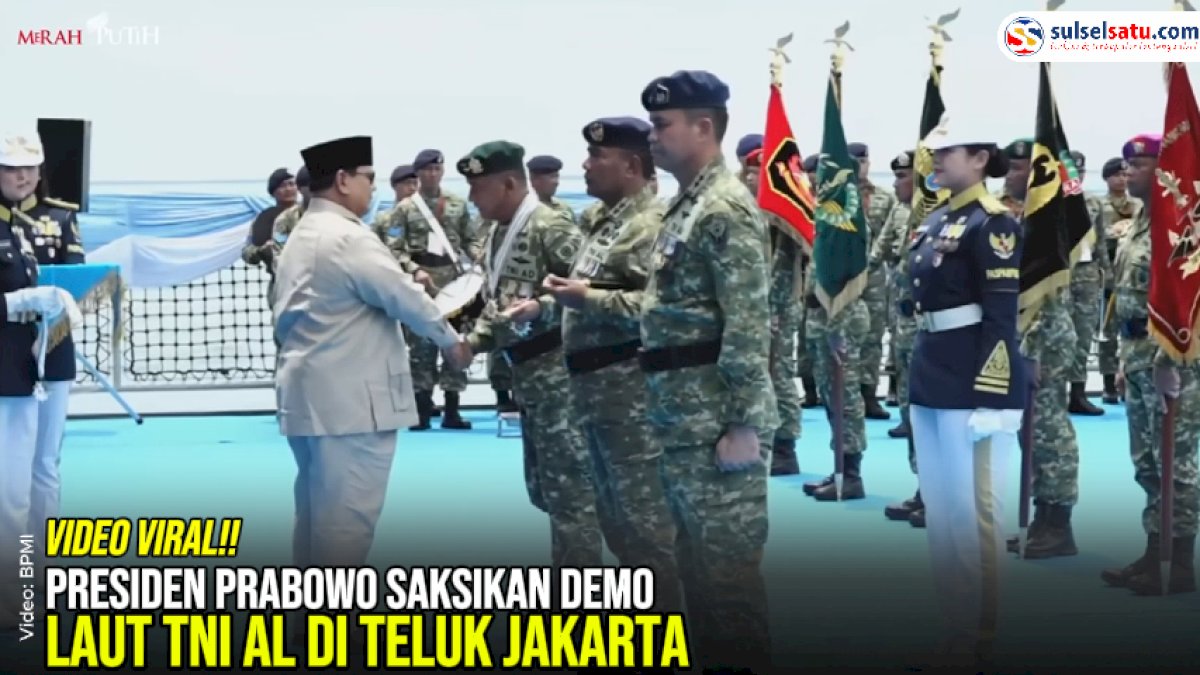 VIDEO: Presiden Prabowo Saksikan Demo Laut TNI AL di Teluk Jakarta