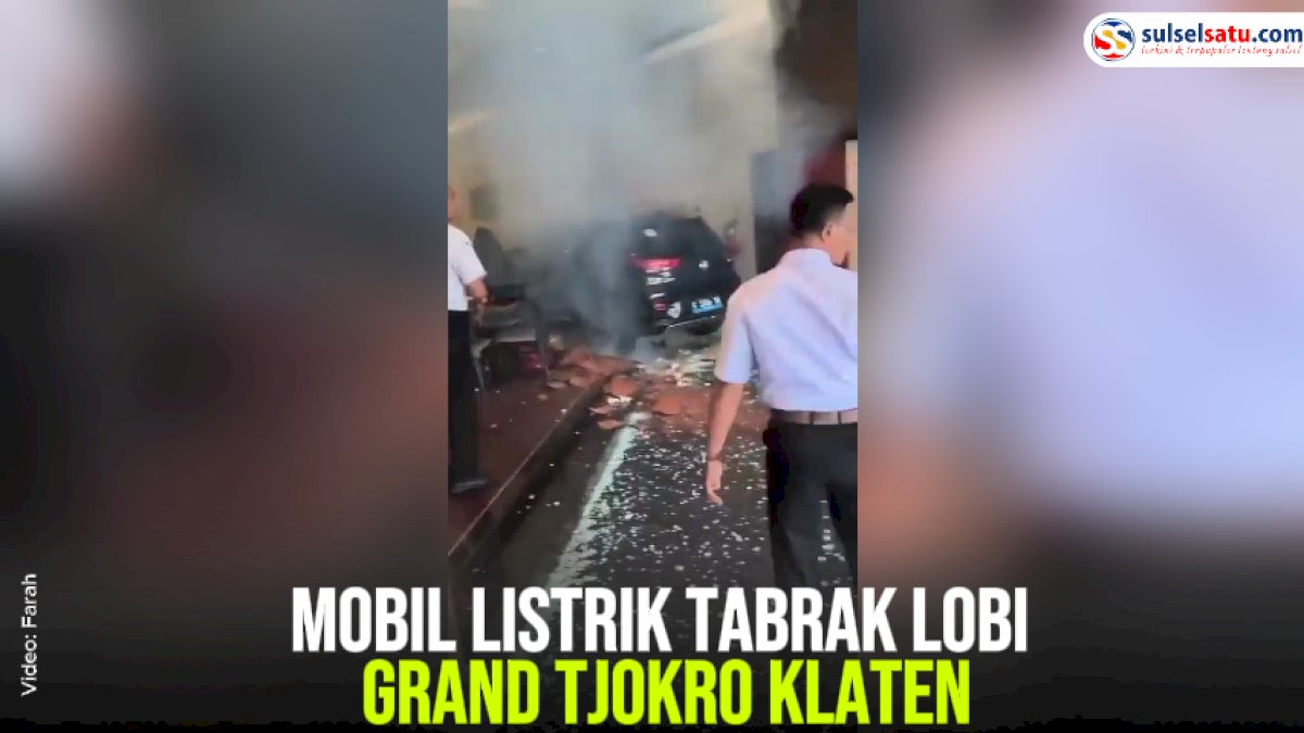 VIDEO: Mobil Listrik Tabrak Lobi Grand Tjokro Klaten