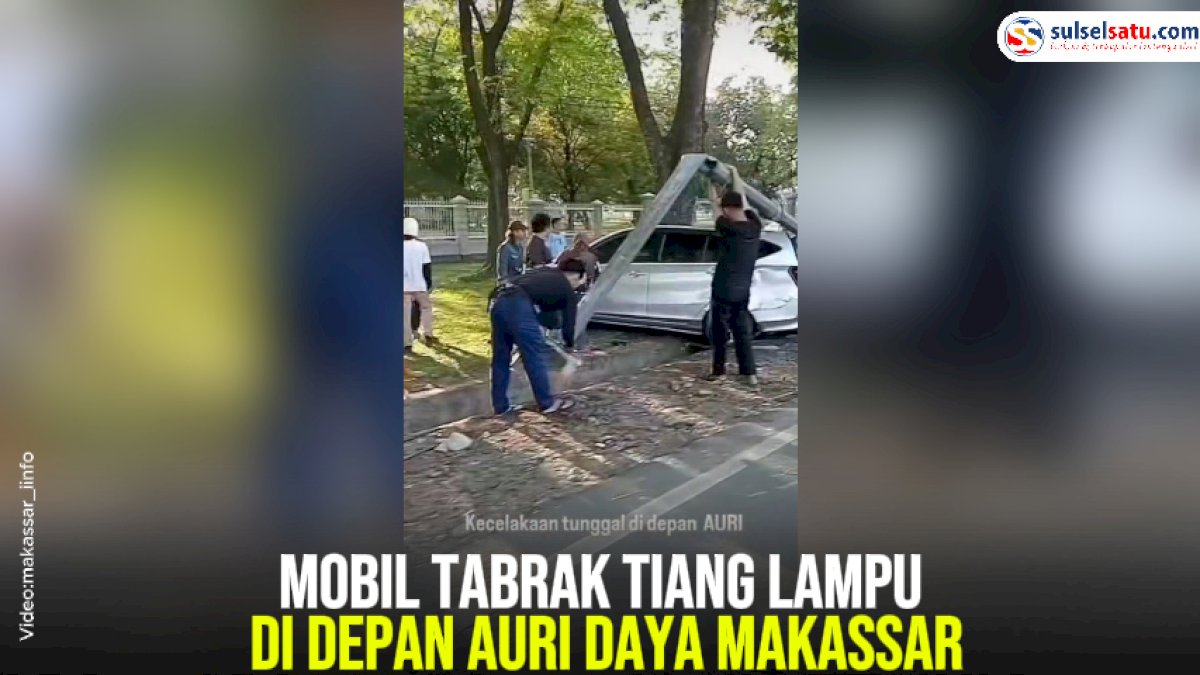 VIDEO: Mobil Tabrak Tiang Lampu di Depan AURI Daya Makassar