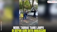 VIDEO: Mobil Tabrak Tiang Lampu di Depan AURI Daya Makassar