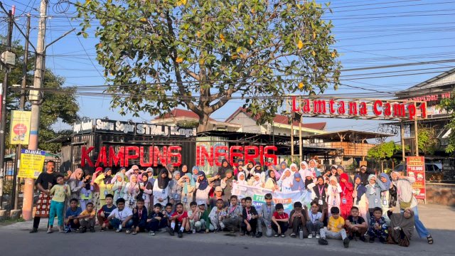 SIswa Sekolah Islam Athirah yang berkunjung ke Pare, Kediri belajar Bahasa Inggris. Foto: Istimewa.