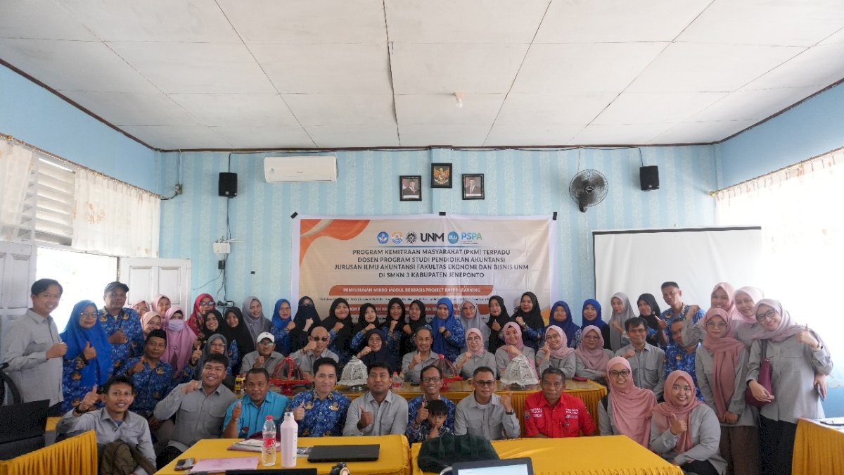 Dosen Prodi Pendidikan Akuntansi FEB UNM Gelar PKM Terpadu di SMKN 3 Jeneponto