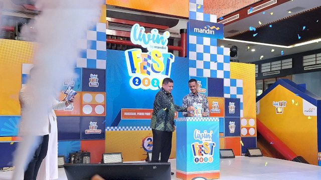 Wali Kota Makassar Munafri Arifuddin dan Regional CEO Bank Mandiri Region X/Sulawesi &amp; Maluku Atta Alva Wanggai saat membuka Livin Fest 2025 di Makassar. Foto: Sri Wahyu Diastuti / Sulselsatu.com.