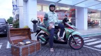 Konsumen Pertama di Makassar Terima Edisi Terbatas Honda BeAT One Piece x Tahilalats