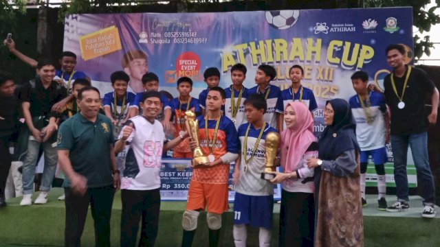 Juara Athirah Cup Volume XII kategori SMP Futsal. Foto: Istimewa.