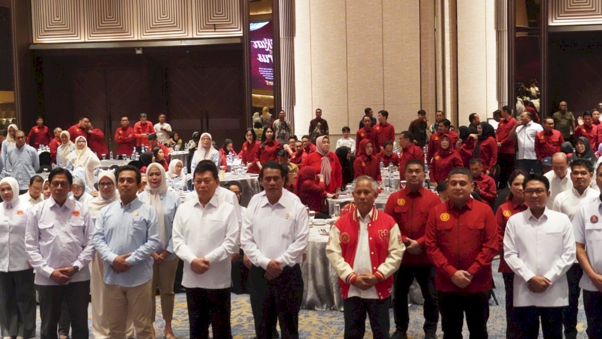 Amran Sulaiman Lantik 6 Ketua IKA Unhas Tingkat Fakultas, Wilayah, dan Luar Negeri