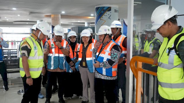 Direktur Komersial Pelindo Drajat Sulistyo saat kunjungan ke MNP. Foto: Istimewa.