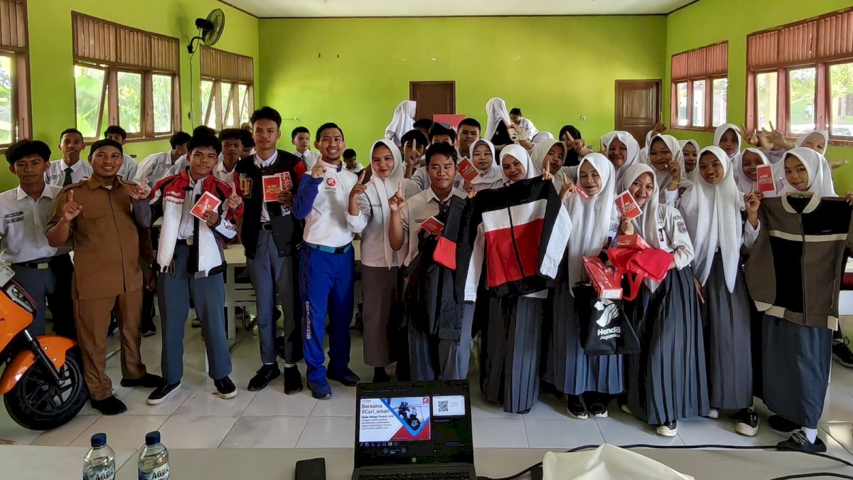 Asmo Sulsel Edukasi Safety Riding 40 Siswa SMKN 7 Takalar