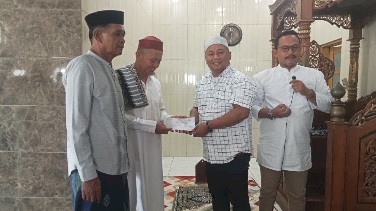 Gerindra Jeneponto Salurkan Bantuan untuk Masjid Jamil Babul Jannah Gandrang Batu
