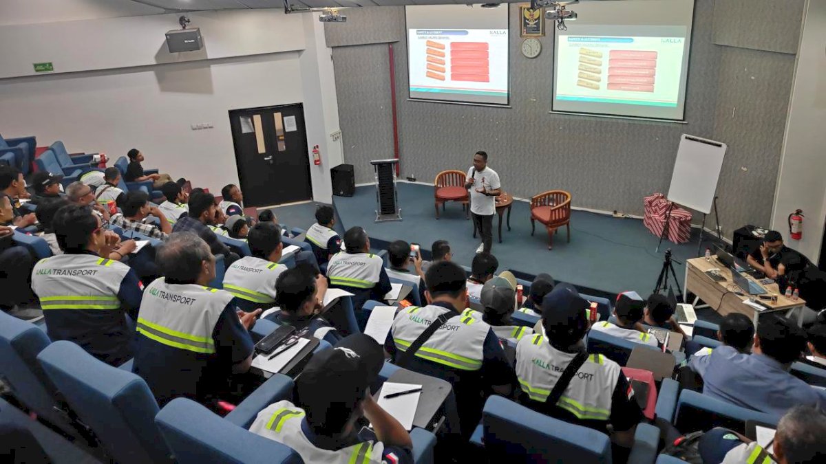 Kalla Transport & Logistics Gelar Pelatihan Safety and Defensive Driving Training Bagi Pengemudi