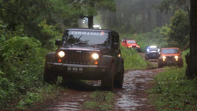 JKOC sambut HUT ke-12 dengan wirid bersama 100 anak yatim di Makassar. Foto: Istimewa.