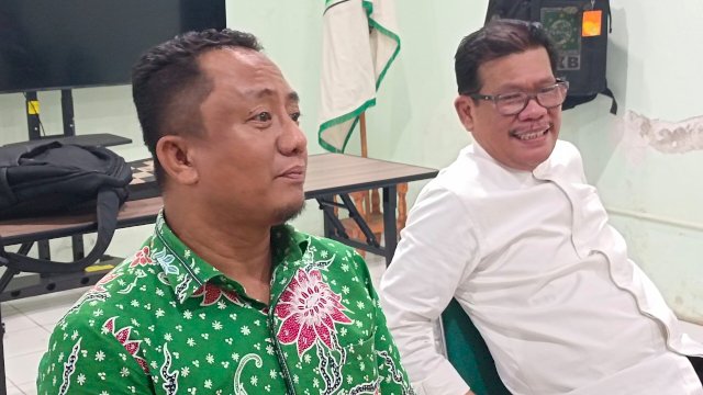 Ketua DPW PKB Sulsel Azhar Arsyad (baju putih) dan Muhammad Haekal. Foto/SS