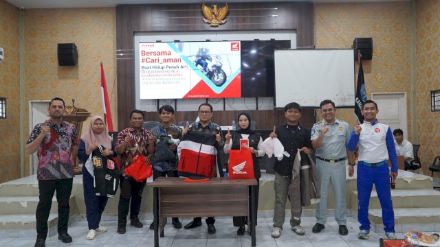 Asmo Sulsel edukasi safety riding di Kecamatan Manggala. Foto: Istimewa.