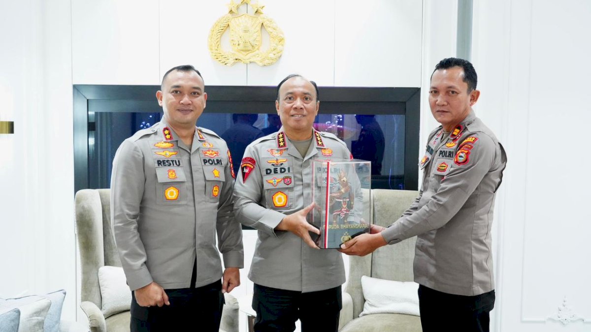 Momen Kapolsek Ujung Loe yang Viral Dicintai Warga, Bertemu Wakapolri