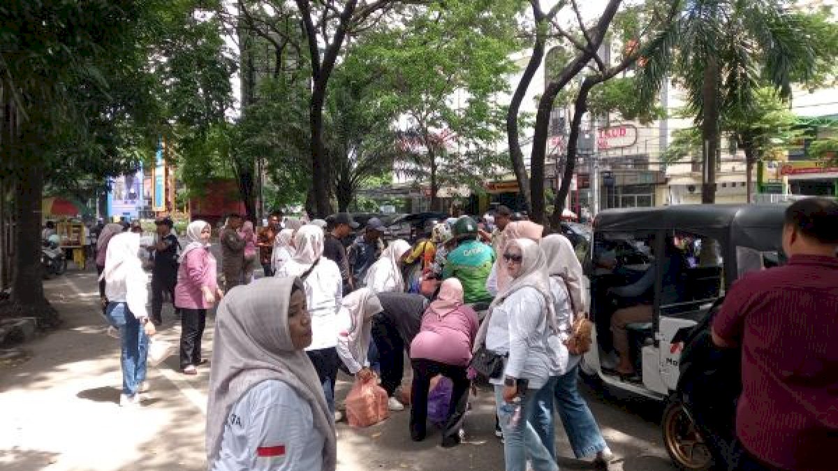 DPRD Makassar Gelar Aksi Sosial Jumat Berbagi untuk Peringati HUT ke-418 Kota Makassar