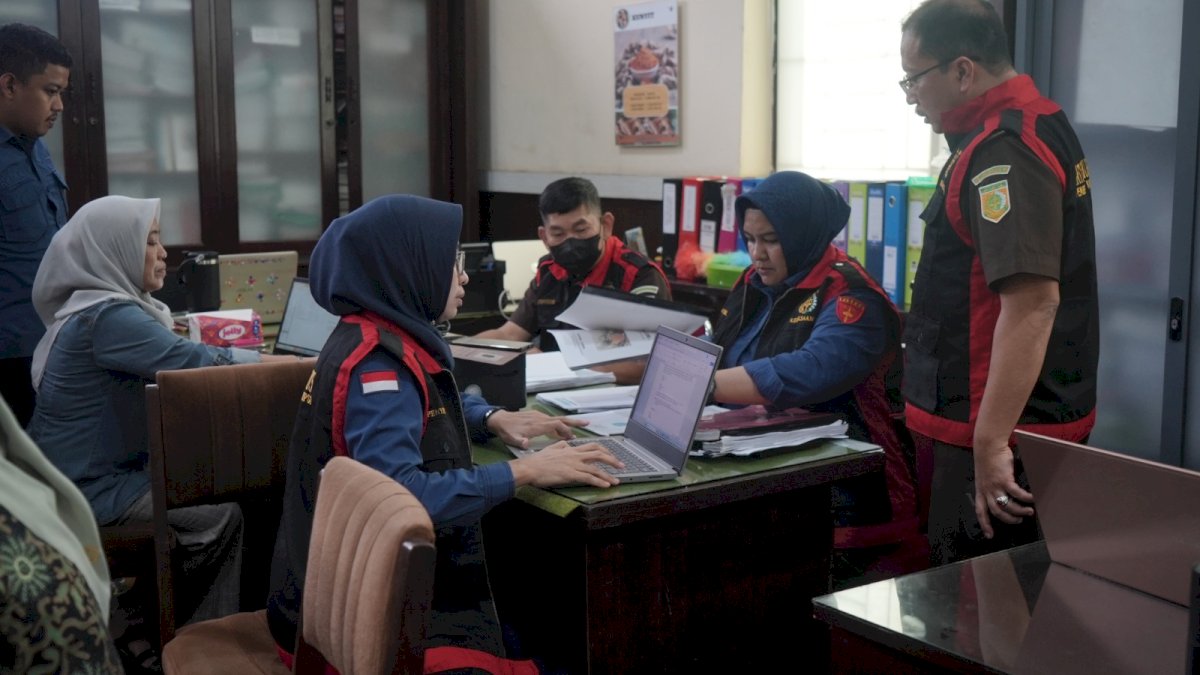 Kejati Sulsel Geledah Kantor BKAD Terkait Dugaan Korupsi Bibit Nanas Rp60 Miliar