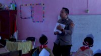 Bripka Fachry Imam Wahyudi Hibur Anak SD Terpencil Di Pangkep, Pantang Menyerah Naik Gunung dan Lintasi Jurang