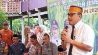 Pemkab Jeneponto Salurkan Benih Padi dan Hand Sprayer untuk Petani