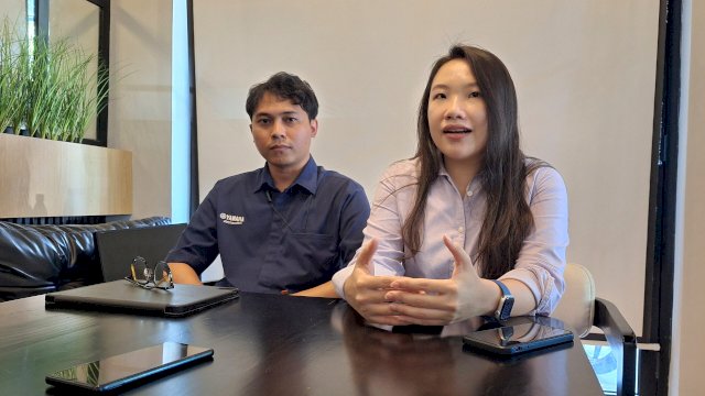 Manager Promosi PT SJAM Sintya Conarta bersama Promosi YIMM Teritori 7 Prasasta. Foto: Sri Wahyu Diastuti / Sulselsatu.com.