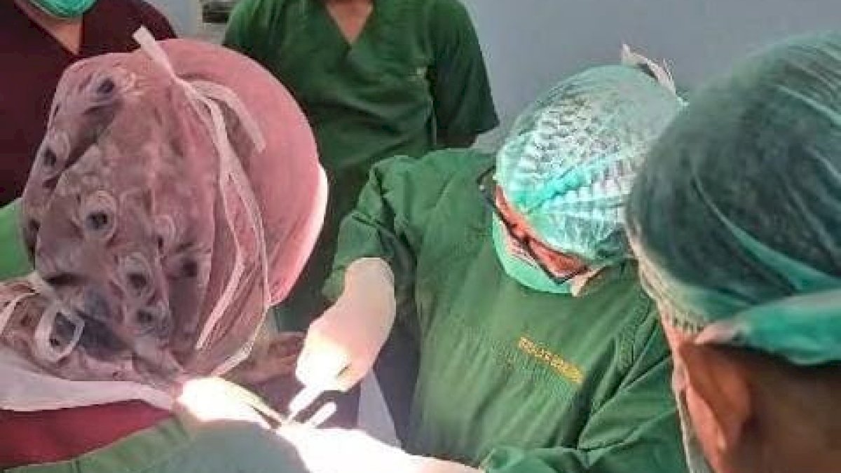 Tim Medis Unhas Selamatkan Tiga Ibu Hamil Korban Bencana di Pidie Jaya