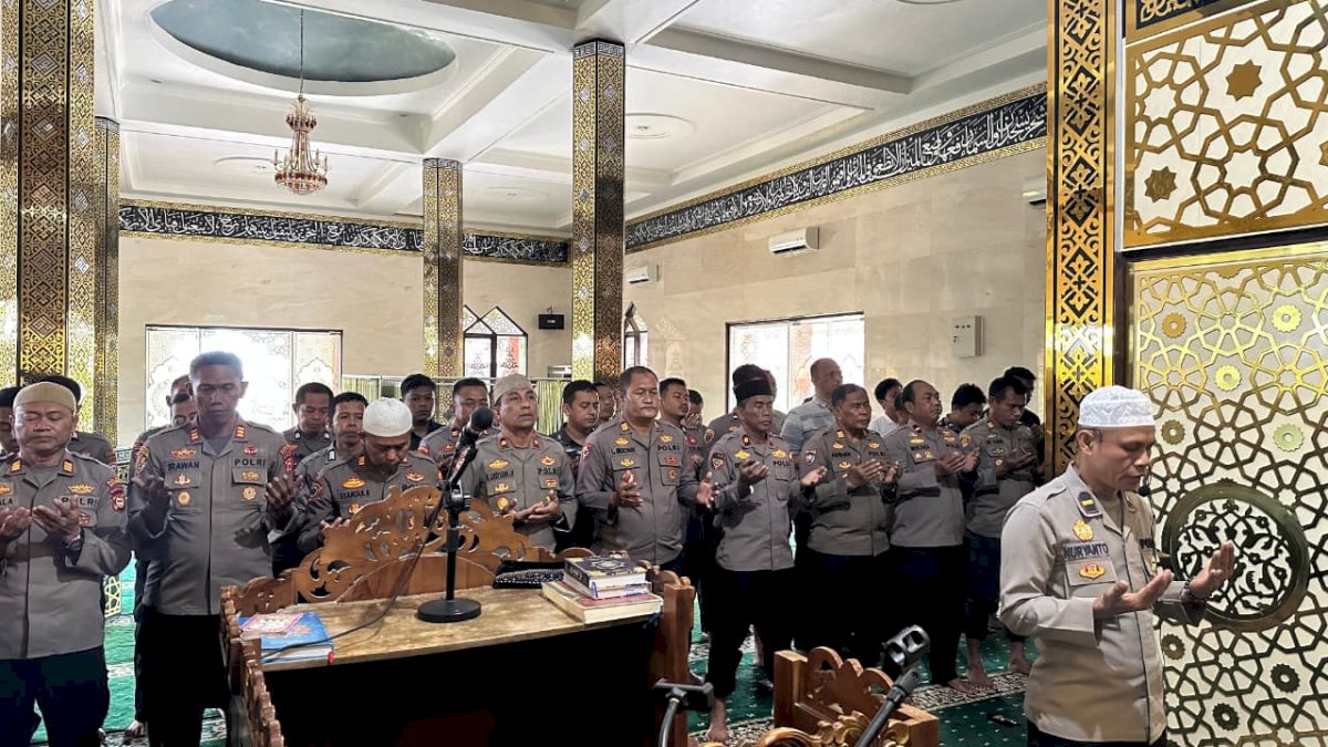 Polres Bulukumba Gelar Salat Gaib untuk Korban Bencana Alam