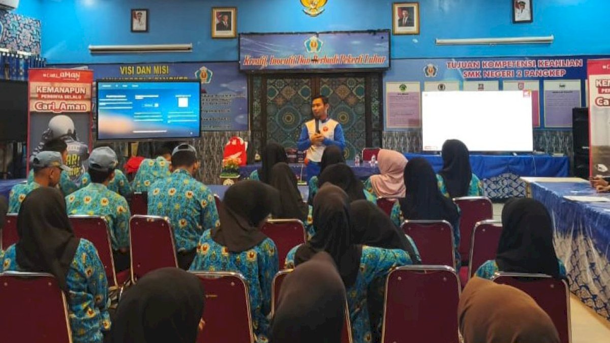 Asmo Sulsel Bekali Siswa SMKN 2 Pangkep Edukasi Safety Riding