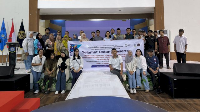 Pengabdian masyarakat Politeknik Pariwisata Makassar. Foto: Istimewa.