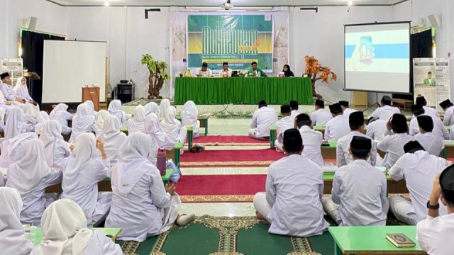 Siswa SMAS Islam Athirah Mukhayyam di Pesantren Darul Mukhlisin di Pangkep. Foto: Istimewa.
