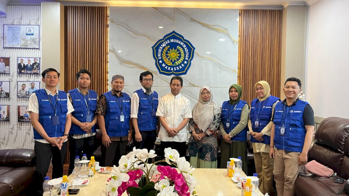 Rektor Unismuh Makassar Resmi Lepas Emergency Medical Team ke Lokasi Banjir dan Longsor Aceh Tamiang