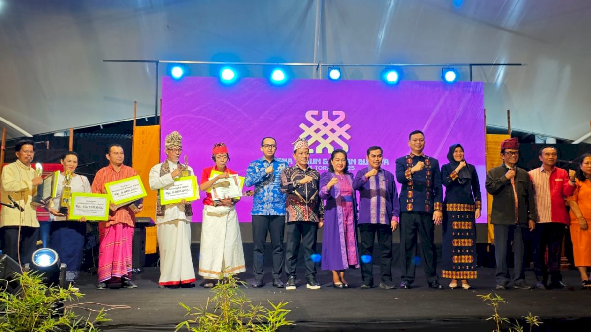 Empat Tenun Toraja Bersertifikat Indikasi Geografis