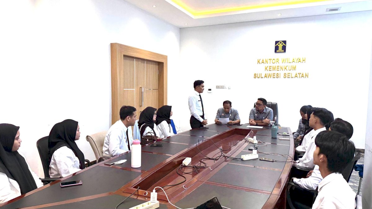 Kabag TUM Kanwil Kemenkum Sulsel Bekali Peserta Magang Pemahaman Organisasi dan Aturan Kerja