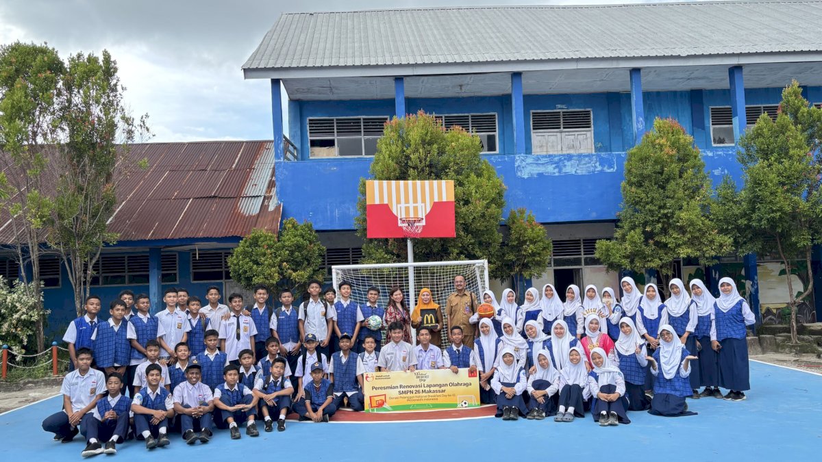 Program National Breakfast Day McDonald’s Hadirkan Lapangan Olahraga Modern di SMPN 26 Makassar