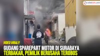 VIDEO: Gudang Sparepart Motor di Surabaya Terbakar, Pemilik Berusaha Terobos