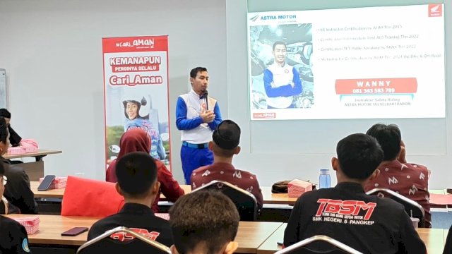 Wanny selaku Instruktur Safety Riding Asmo Sulsel. Foto: Istimewa.