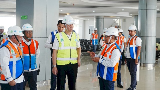 Senior Director Transportation Sector Danantara Apresiasi Standar Pelayanan Pelindo tinjau Pelabuhan Makassar. Foto: Istimewa.