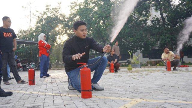 Pelatihan Tanggap Darurat Kalla Transport &amp; Logistics. Foto: Istimewa.