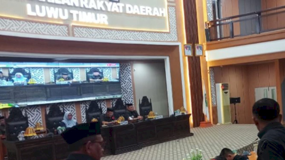 Wakil Ketua DPRD Luwu Timur Tutup Paripurna Pembahasan Lima Ranperda 2026