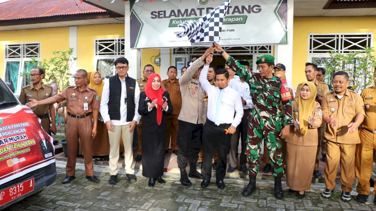 Wali Kota Parepare Tasming Hamid Lepas Tim Pasar Murah Natal dan Tahun Baru