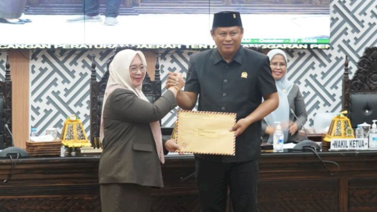 Wabup Luwu Timur Serahkan Ranperda APBD 2026