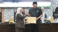 Wabup Luwu Timur Serahkan Ranperda APBD 2026