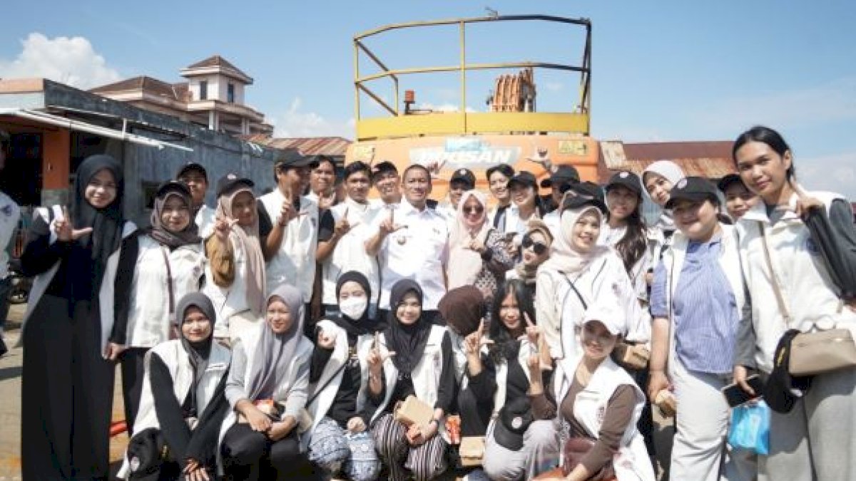 Wakil Ketua I DPRD Luwu Timur Hadiri Aksi Bersih Danau Matano