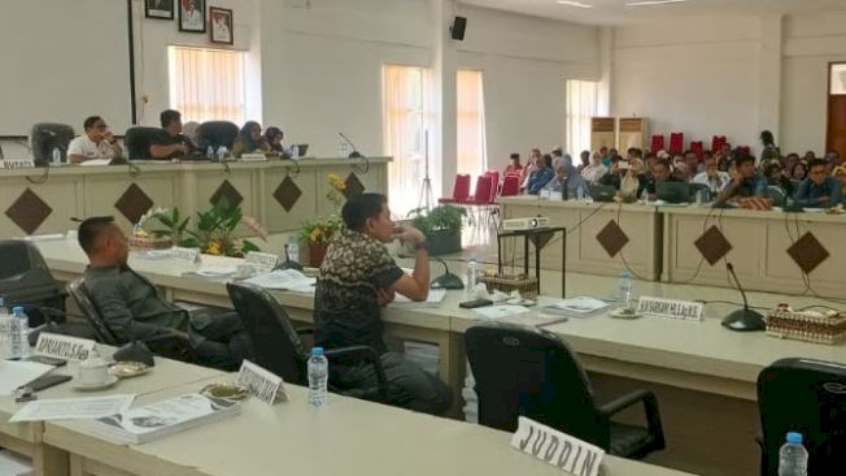 Ketua DPRD Pimpin Rapat Banggar Pembahasan APBD 2026