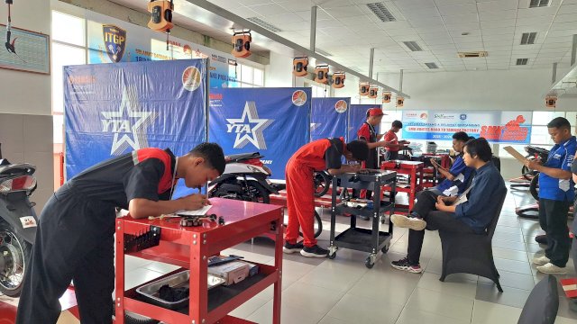 Siswa dari sejumlah sekolah binaan PT SJAM melakukan ujian praktik. Foto: Sri Wahyu Diastuti / Sulselsatu.com.