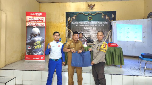 Asmo Sulsel edukasi safety riding perangkat pemerintahan kelurahan Tamarunang. Foto: Istimewa.