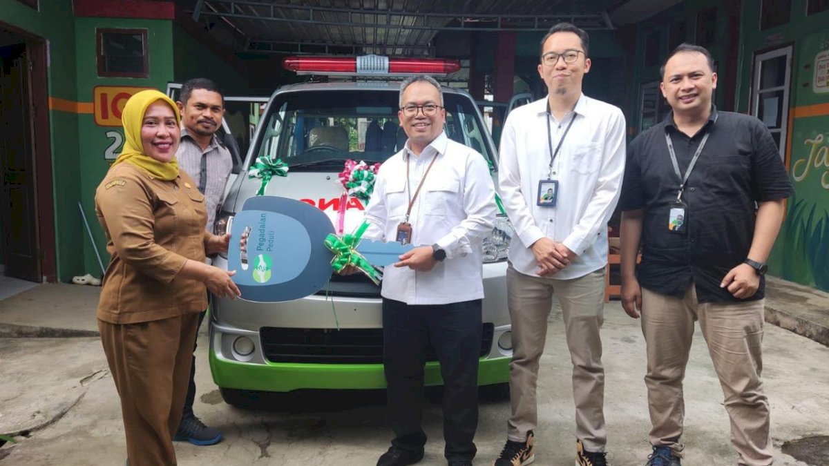 PT Pegadaian Serahkan Bantuan Ambulans untuk Puskesmas Perawatan Saleman