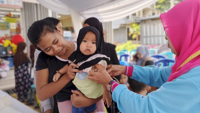Alfamidi Makassar edukasi kesehatan balita di Kabupaten Maros. Foto: Istimewa.