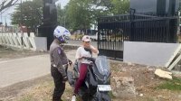 Puluhan Pemotor Ditegur Polisi Saat Melintas Depan Kantornya