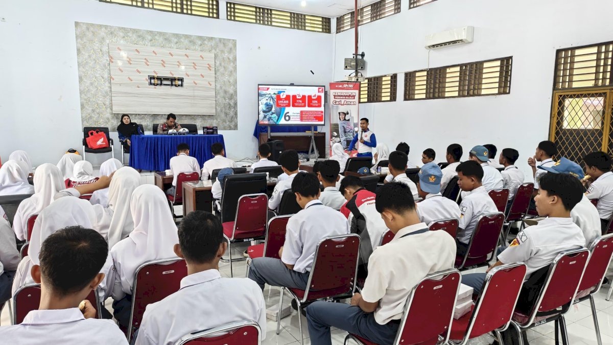 Asmo Sulsel Edukasi Safety Riding untuk Siswa SMKN 4 Gowa Bersama Polres Gowa
