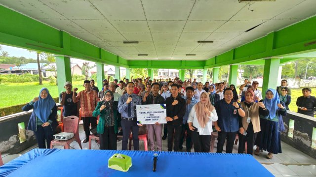 OJK edukasi literasi dan inklusi keuangan nelayan dan petani di Kabupaten Takalar. Foto: Istimewa.